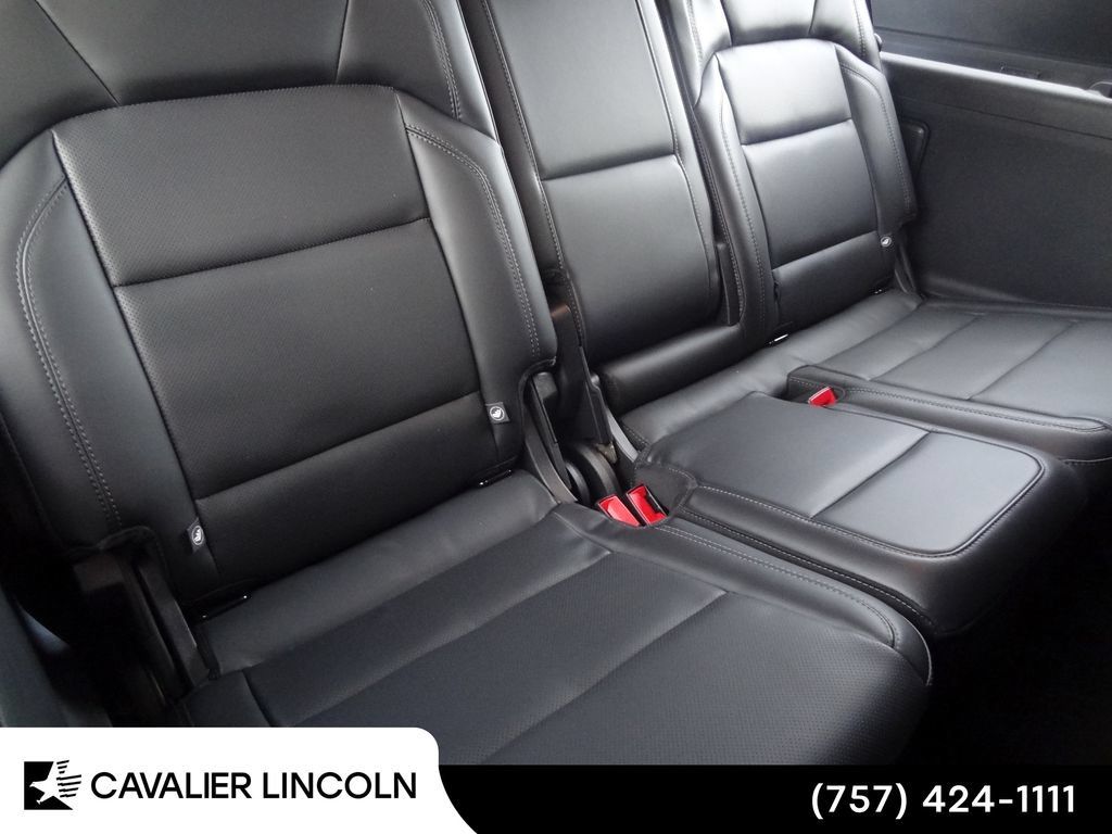 Used 2026 Lincoln Navigator L Premier AWD/4WD image 13