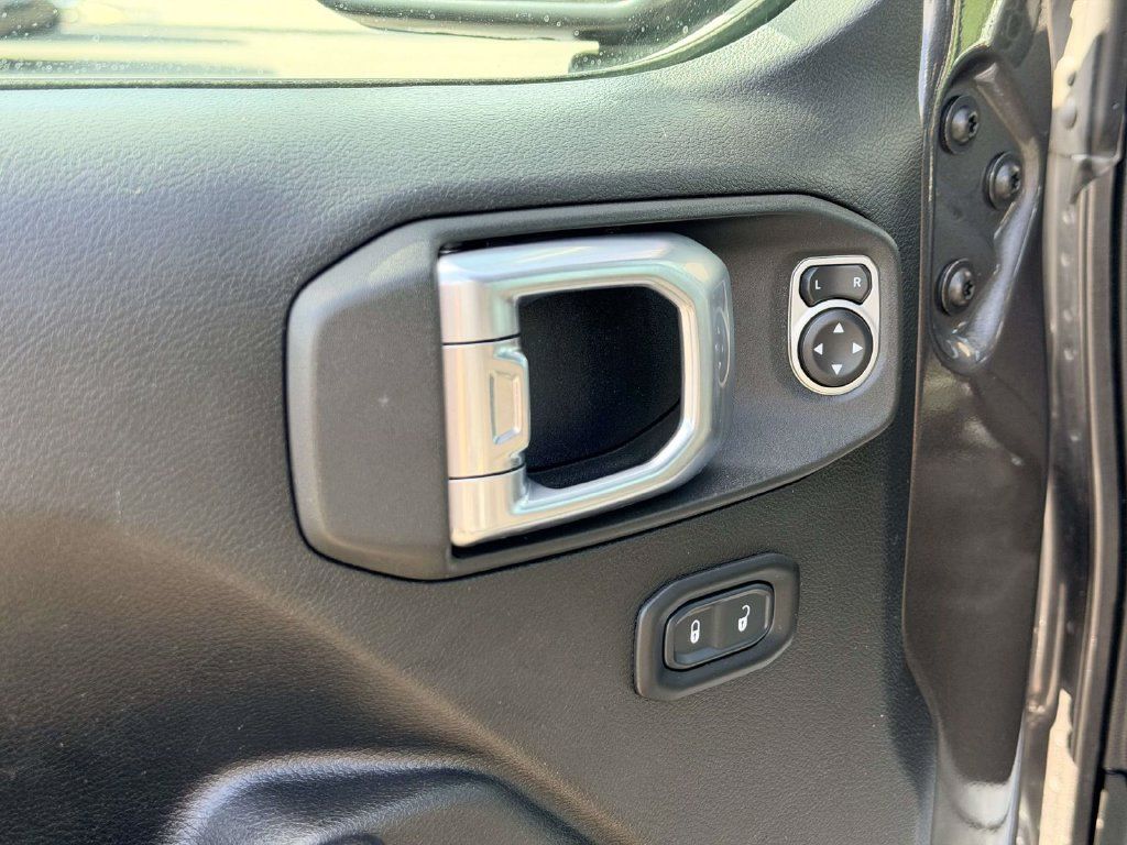 Used 2019 Jeep Wrangler Unlimited Rubicon w/ LED Lighting Group AWD/4WD image 13