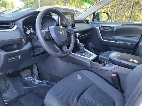 Used 2021 Toyota RAV4 LE AWD/4WD image 11