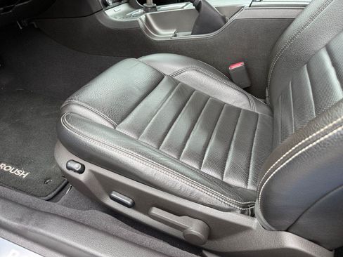 Used 2010 Ford Mustang GT RWD image 16