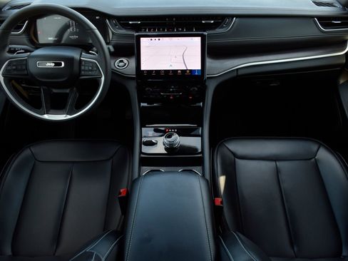 Used 2025 Jeep Grand Cherokee Limited w/ Black Appearance Package AWD/4WD image 7