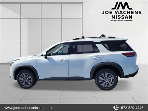 New 2025 Nissan Pathfinder SV image 2