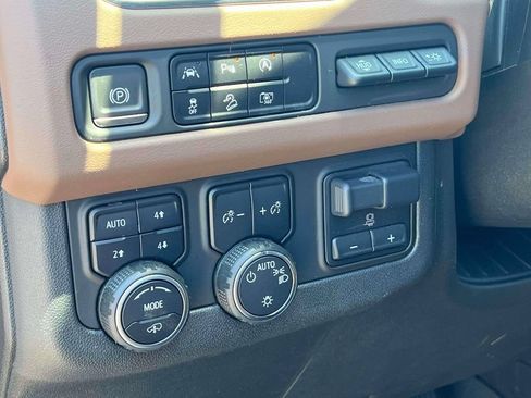 Used 2023 Chevrolet Tahoe High Country AWD/4WD image 21