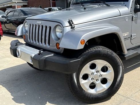 Used 2013 Jeep Wrangler Unlimited Sahara w/ Connectivity Group AWD/4WD image 21