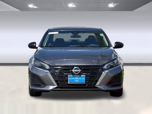 Used 2024 Nissan Altima 2.5 SV FWD image 5