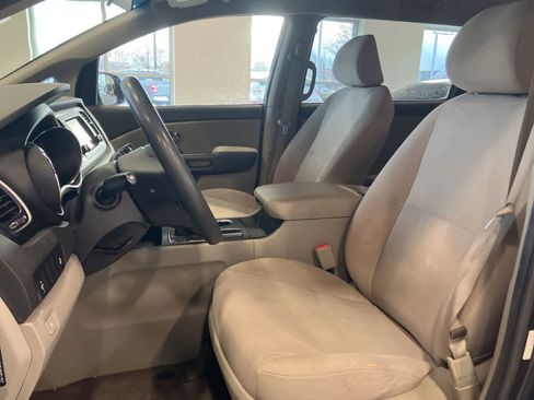 Used 2021 Kia Sedona LX image 10