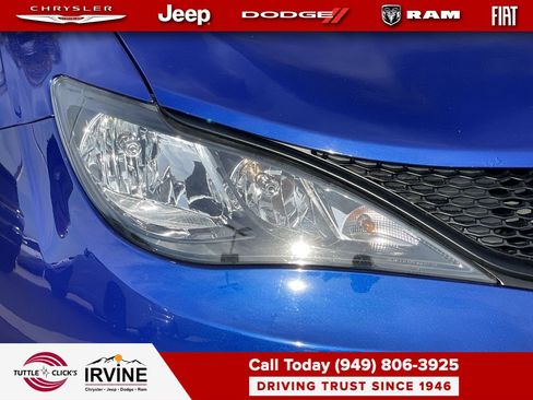 Certified 2019 Chrysler Pacifica L image 7