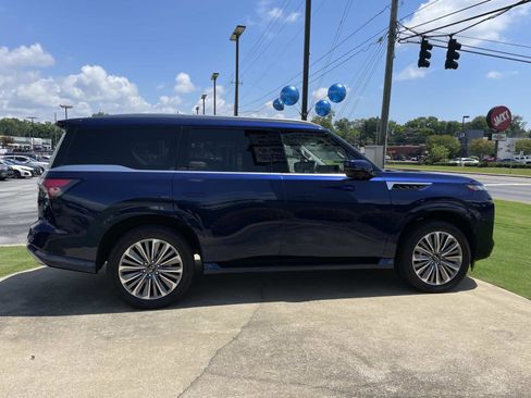 Used 2025 INFINITI QX80 Sensory AWD/4WD image 2