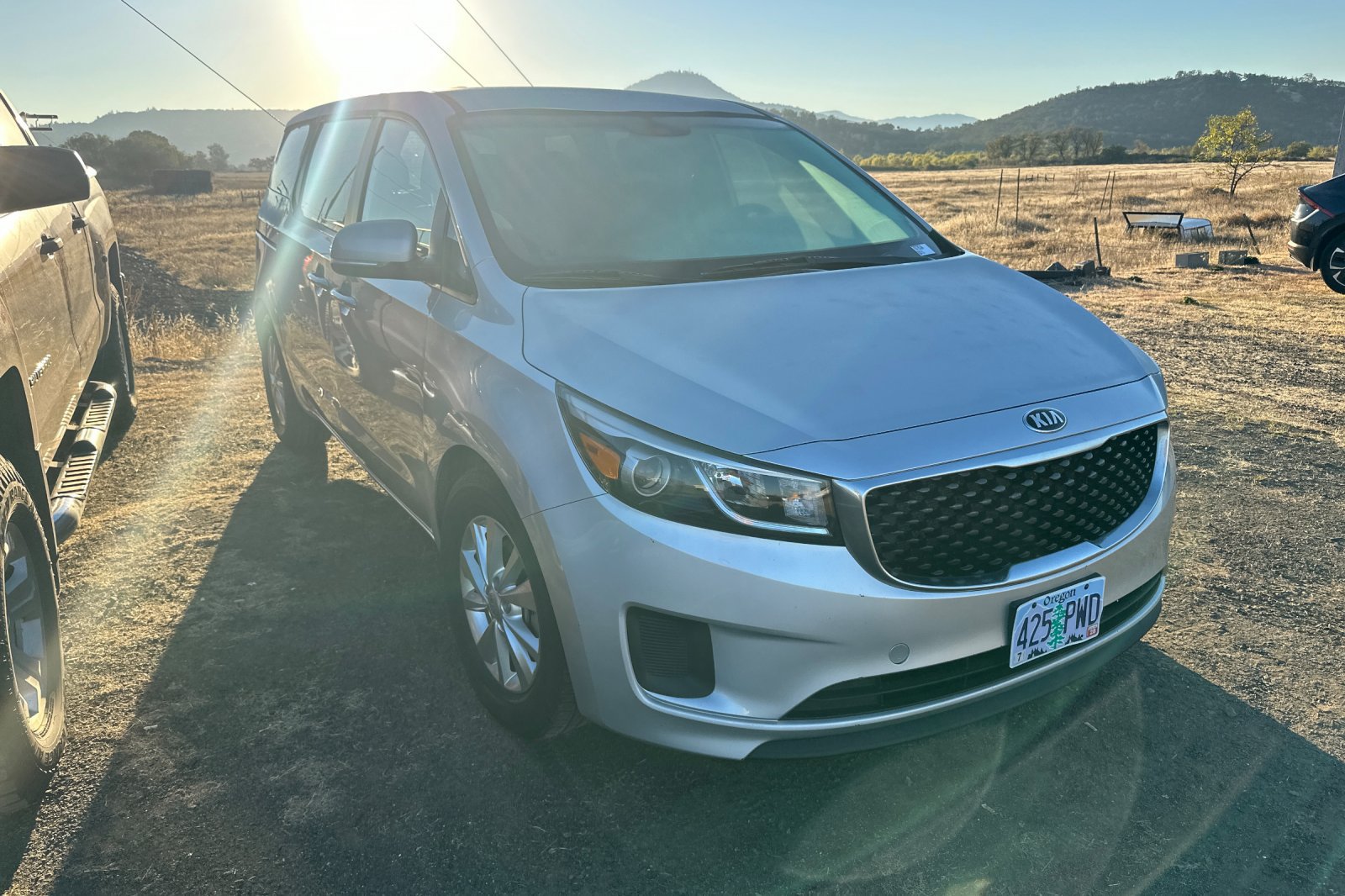 Used 2016 Kia Sedona L FWD image 2