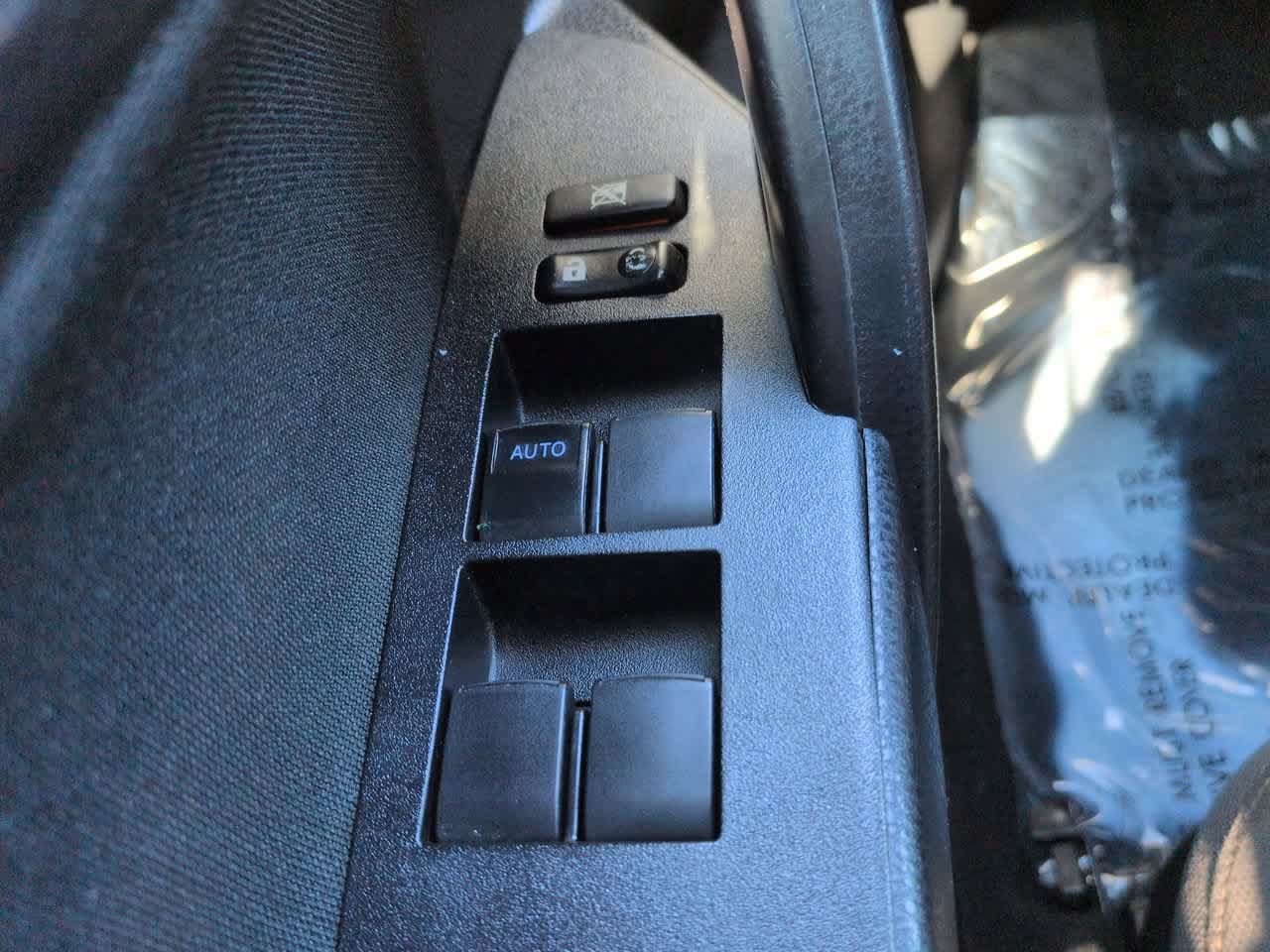 Used 2018 Toyota Corolla LE FWD image 21