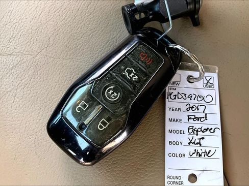 Used 2017 Ford Explorer XLT w/ Equipment Group 202A FWD image 15