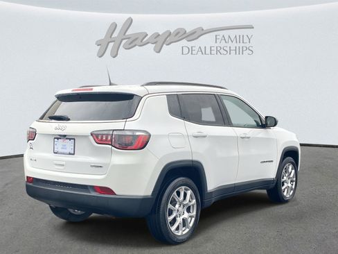 Certified 2023 Jeep Compass Latitude image 3