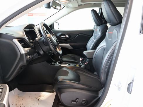 Used 2018 Jeep Cherokee Trailhawk w/ Comfort/Convenience Group image 13