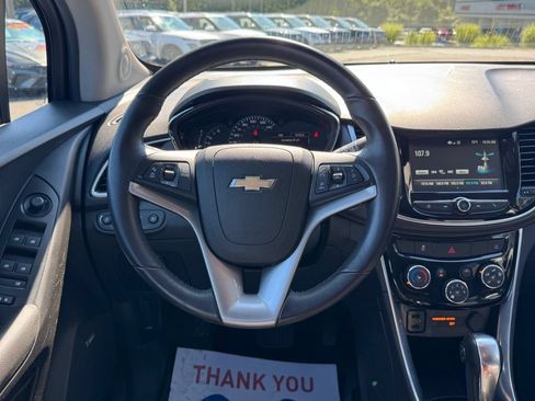 Used 2017 Chevrolet Trax Premier w/ Driver Confidence II Package AWD/4WD image 16