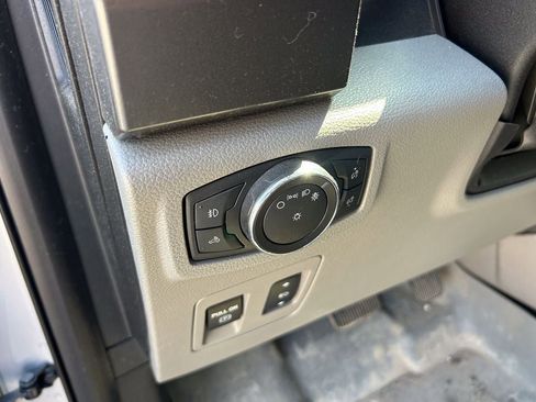 Used 2018 Ford F150 XLT w/ Equipment Group 302A Luxury AWD/4WD image 11
