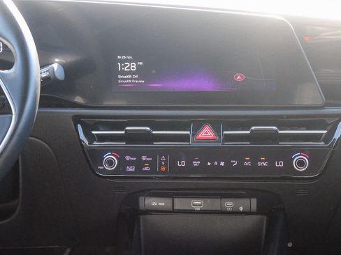 Used 2023 Kia Niro EX image 13