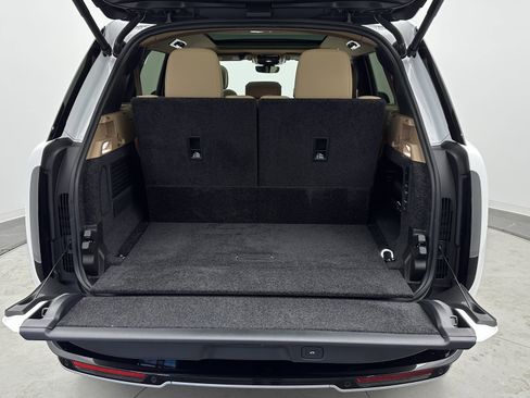 Used 2025 Land Rover Range Rover Long Wheelbase SE image 34