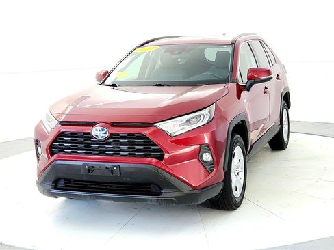 Certified 2019 Toyota RAV4 XLE w/ Convenience Package image 2
