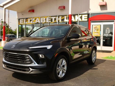 Used 2025 Buick Encore GX Preferred w/ Comfort Package AWD/4WD image 1