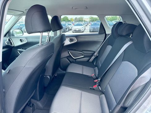 Used 2025 Kia Soul LX w/ LX Technology Package FWD image 23