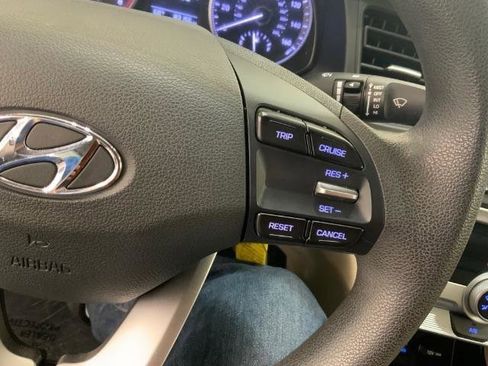 Used 2019 Hyundai Elantra SE FWD image 22