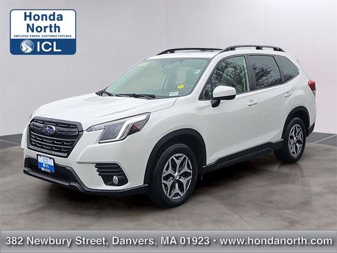 Used 2023 Subaru Forester Premium image 1