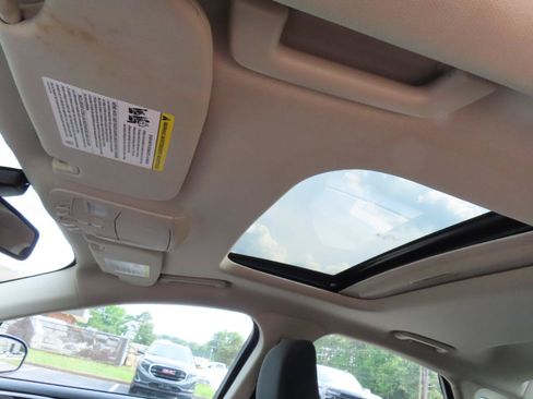 Used 2020 Ford Fusion SE FWD image 24