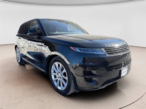 Used 2024 Land Rover Range Rover Sport SE image 3