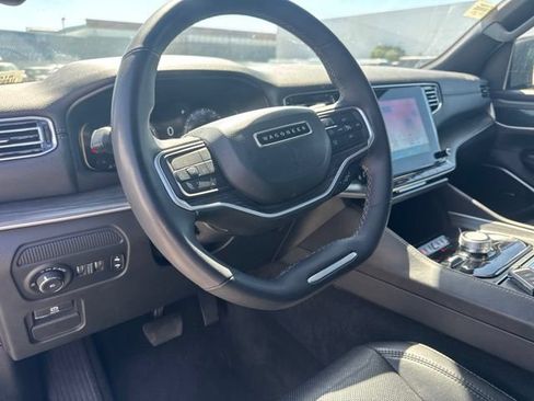 Used 2024 Jeep Wagoneer L Series II w/ Flexible Seating Group AWD/4WD image 11