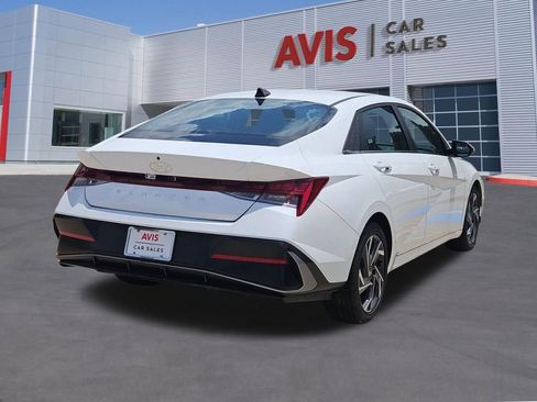 Used 2025 Hyundai Elantra SEL FWD image 6