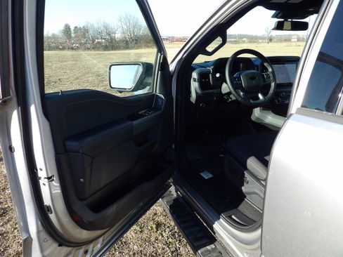 Used 2025 Ford F150 XLT w/ Equipment Group 302A MID image 19