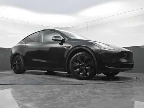 Used 2025 Tesla Model Y Long Range AWD/4WD image 21
