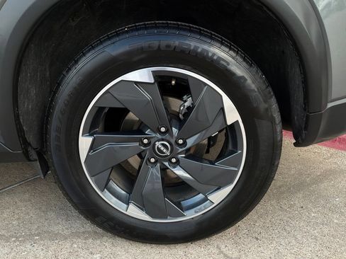 Used 2025 Nissan Rogue SV FWD image 9