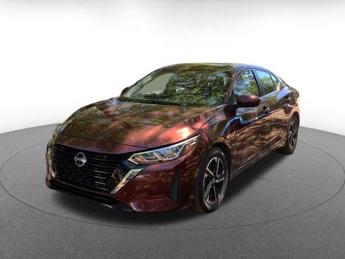 Used 2025 Nissan Sentra SV image 3