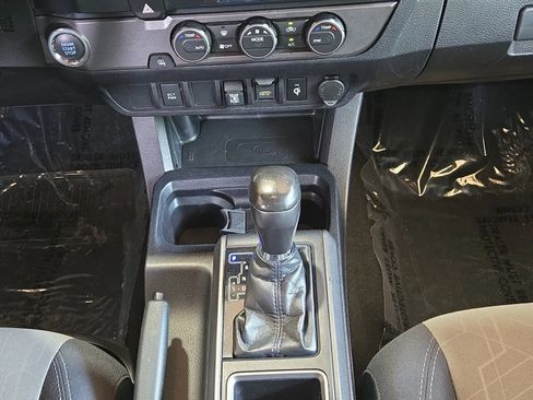 Used 2022 Toyota Tacoma TRD Off-Road RWD image 18