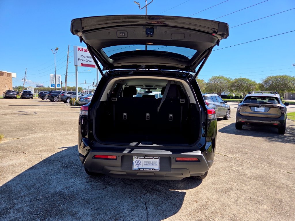 Used 2025 Nissan Pathfinder SV FWD image 28