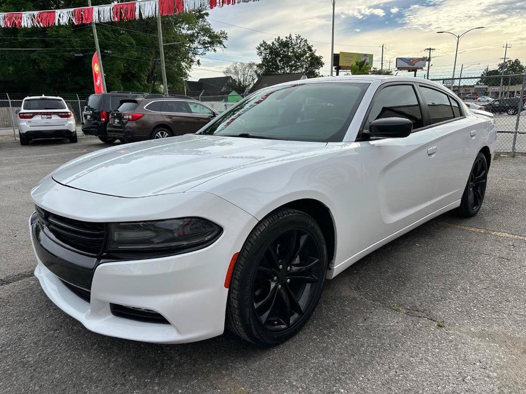 Used 2016 Dodge Charger SXT w/ Blacktop Package RWD image 4