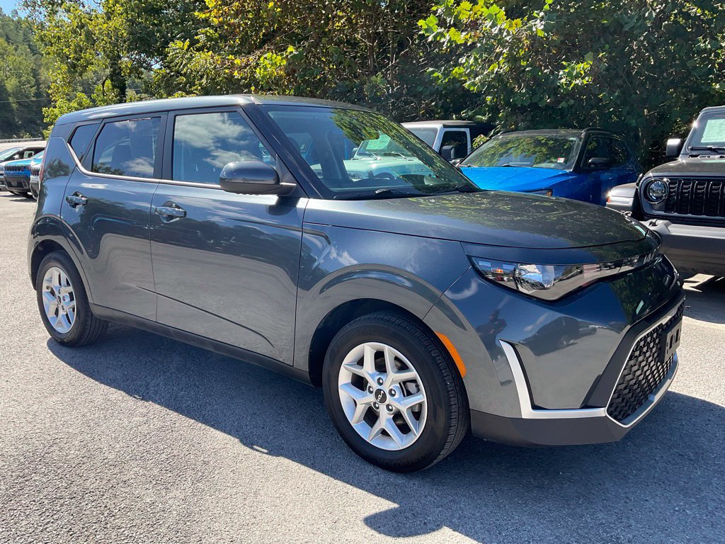Used 2025 Kia Soul LX w/ LX Technology Package FWD image 7