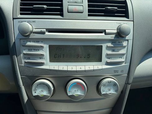 Used 2011 Toyota Camry LE FWD image 13