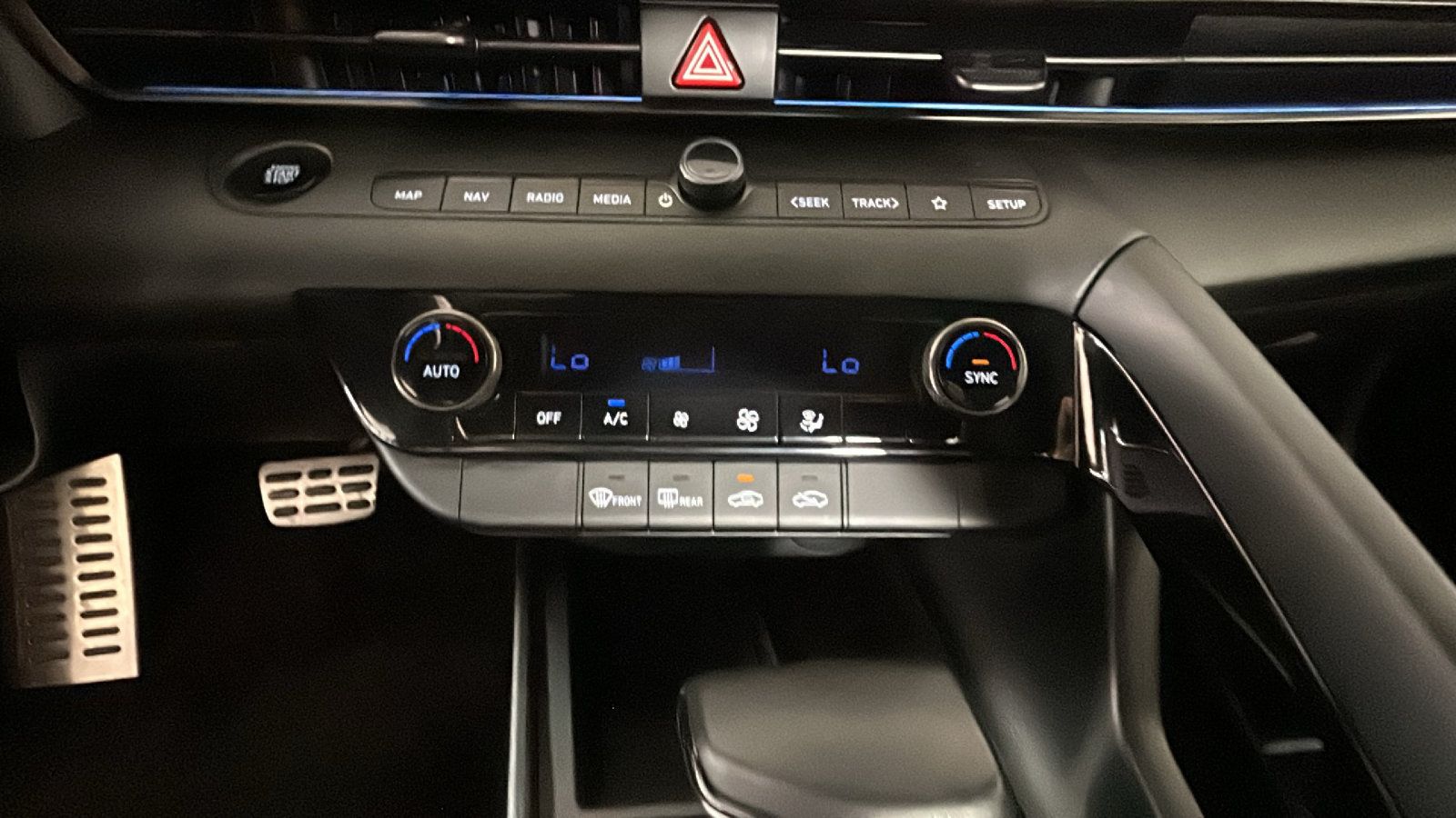 Used 2025 Hyundai Elantra SEL FWD image 26