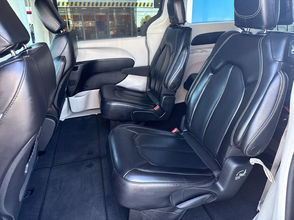 Used 2023 Chrysler Pacifica Touring-L FWD image 28