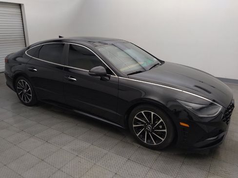 Used 2021 Hyundai Sonata Limited w/ Preferred Accessory Package FWD image 11