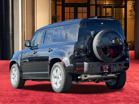 New 2026 Land Rover Defender 110 X-Dynamic SE image 4