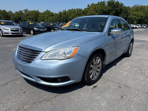 Used 2013 Chrysler 200 Limited FWD image 2