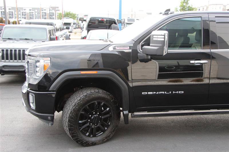 Used 2022 GMC Sierra 2500 Denali w/ Denali Black Diamond Edition AWD/4WD image 5