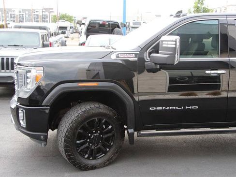 Used 2022 GMC Sierra 2500 Denali w/ Denali Black Diamond Edition AWD/4WD image 5