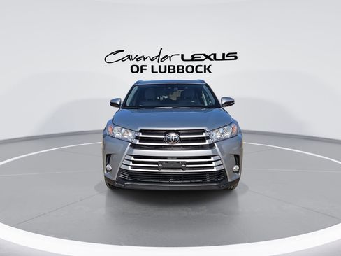 Used 2017 Toyota Highlander XLE FWD image 3