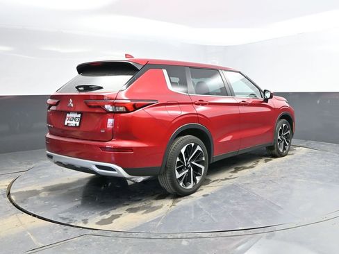 Used 2022 Mitsubishi Outlander SE image 7