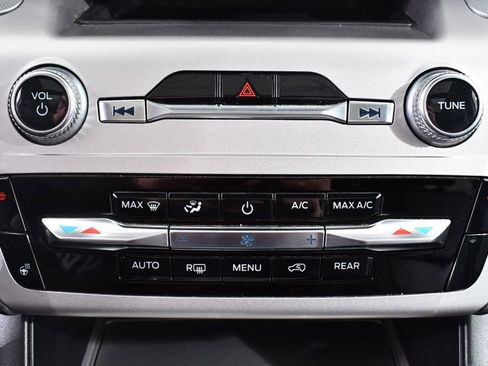 Used 2022 Ford Explorer XLT w/ Equipment Group 202A image 30