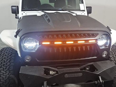 Used 2018 Jeep Wrangler Unlimited Rubicon w/ Connectivity Group AWD/4WD image 2